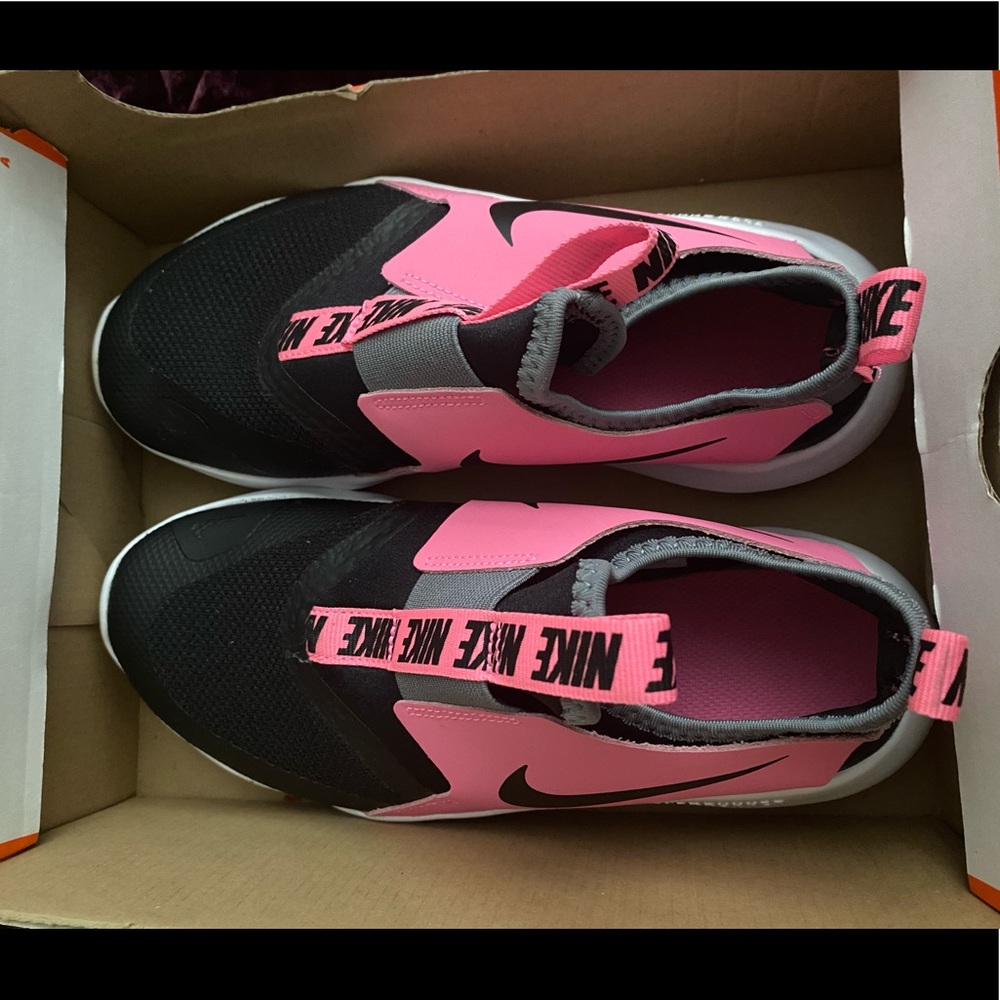 Black and Bubble Gum Pink Nike Tennis Shoes. (YOUTH)